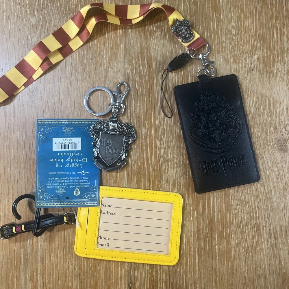 Harry Potter Gryffindor Lot - Lanyard, Keychain,‎ Luggage Tag, Pin